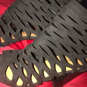 Black heeled boot